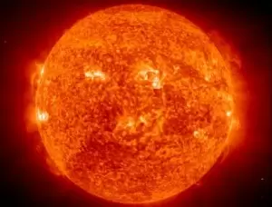 Le Soleil est un exemple d'énergie nucléaire de fusion nucléaire qui nous vient à la Terre sous forme de radiation électromagnétique.